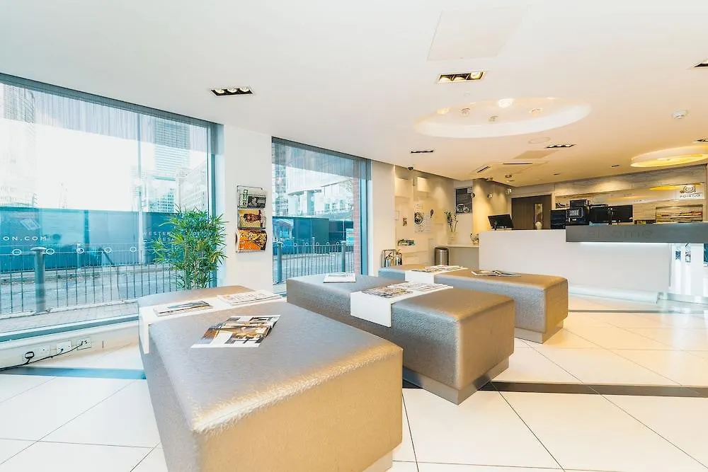 Point A Hotel London Canary Wharf 3*,