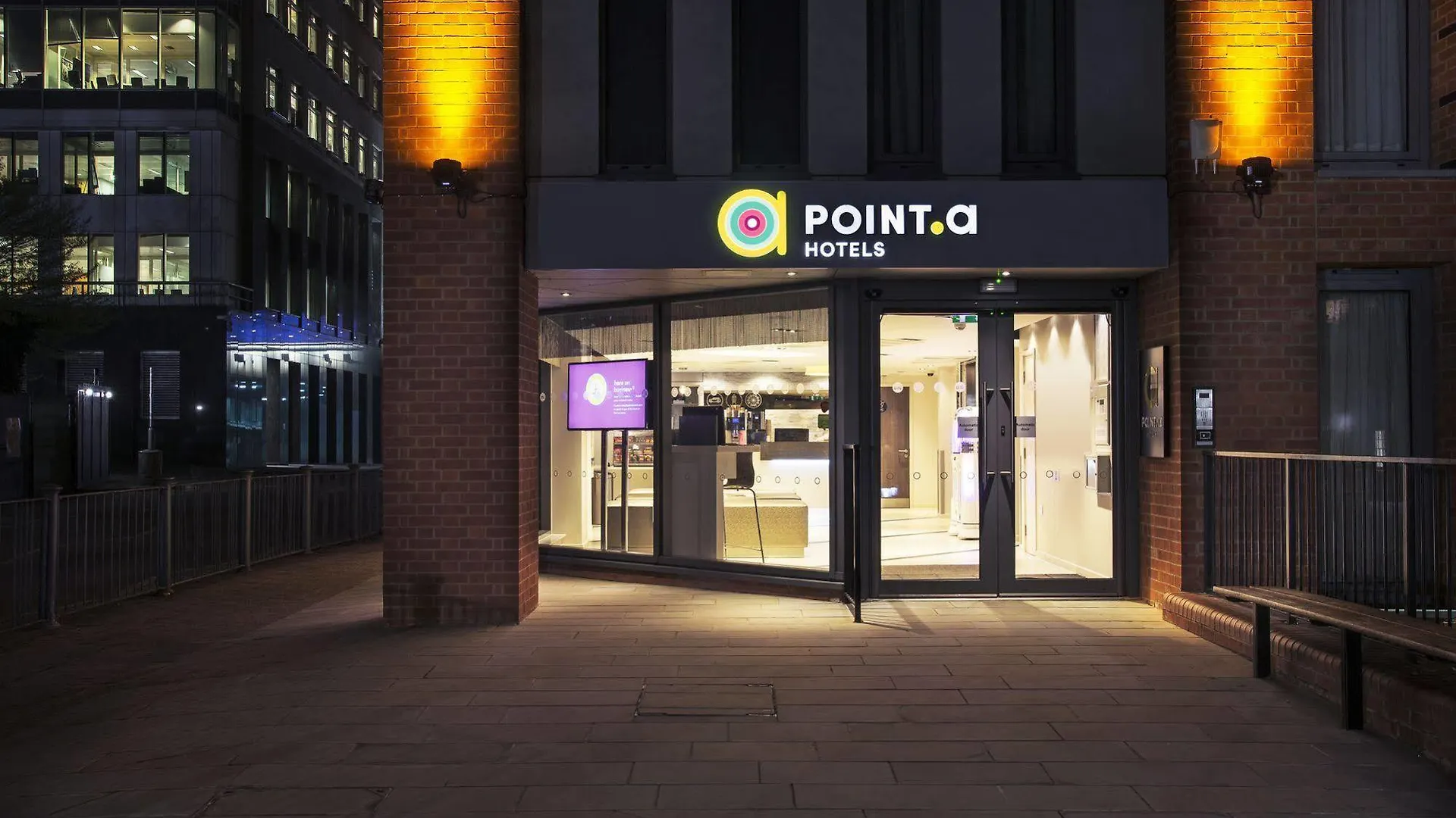 Point A Hotel London Canary Wharf 3*,